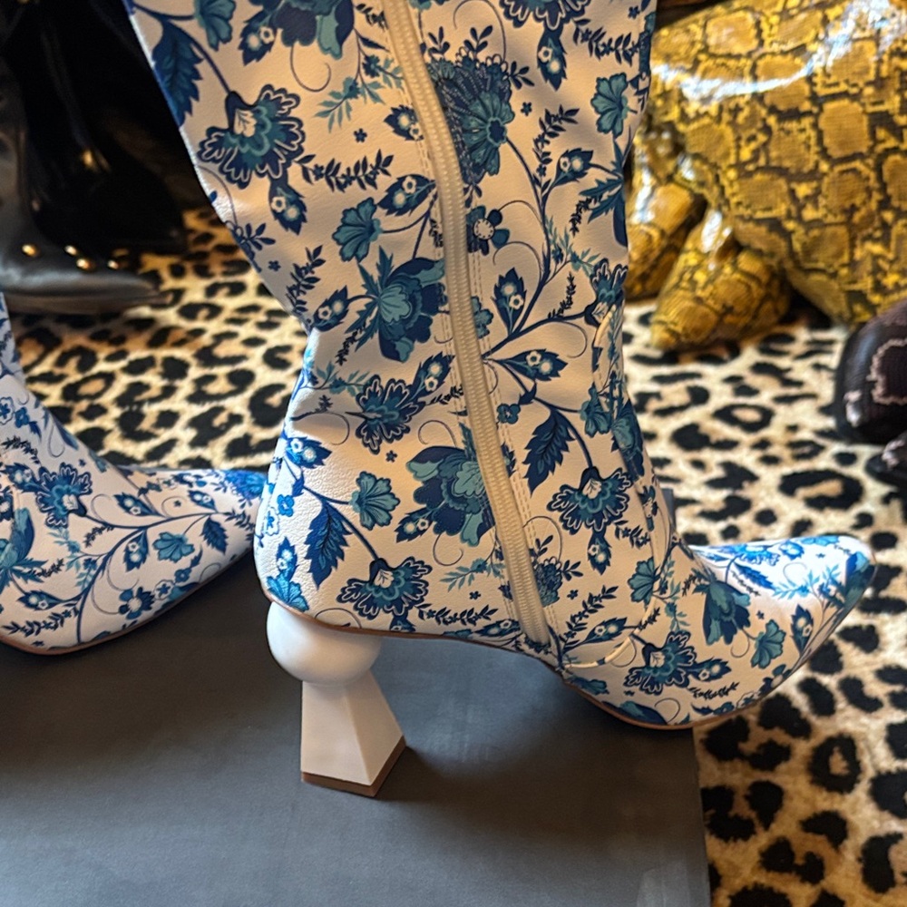 Floral Blue and White Women's Boots - Picture 5 of 8